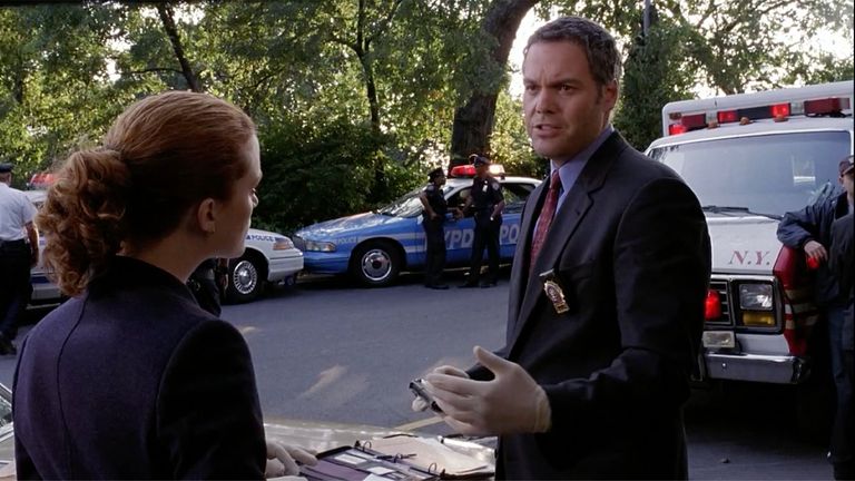 5 - Law & Order: Criminal Intent - Season 3 - Episode 6 / Stray
