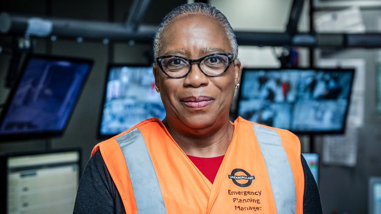 5 - The Tube: Keep London Moving! - Season 1 - Episode 1 / Episode 1